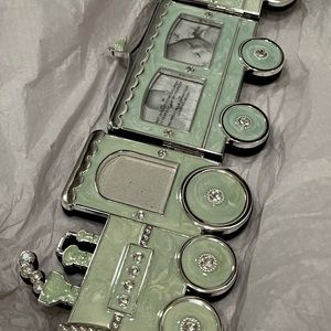 Things Rememberd train frame